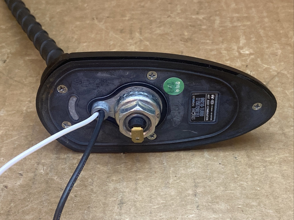 2011 2015 Kia Sorento Roof Mounted Antenna Assembly Black OEM 96210 1U0003