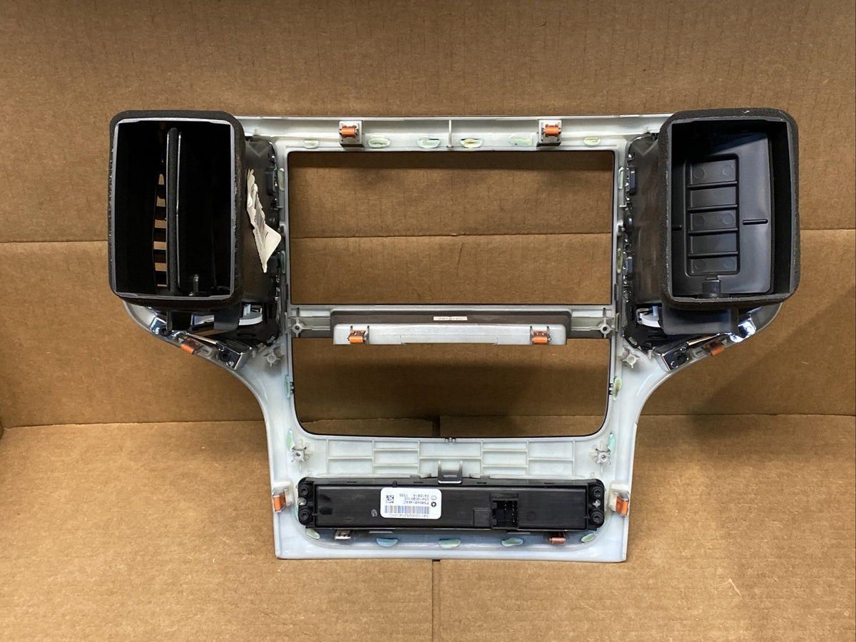 2011 2013 Jeep Grand Cherokee Temperature Control Unit Radio Bezel P56046148AC7