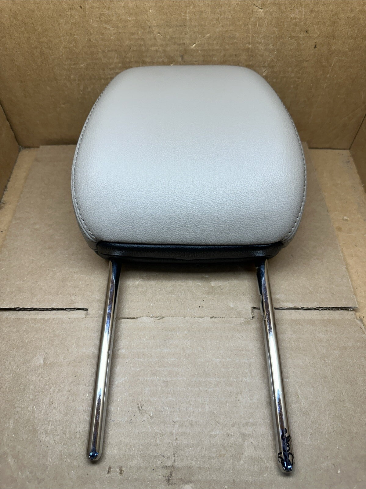 2020 2022 Ford Escape Front Head Rest Headrest Driver Passenger Leather0