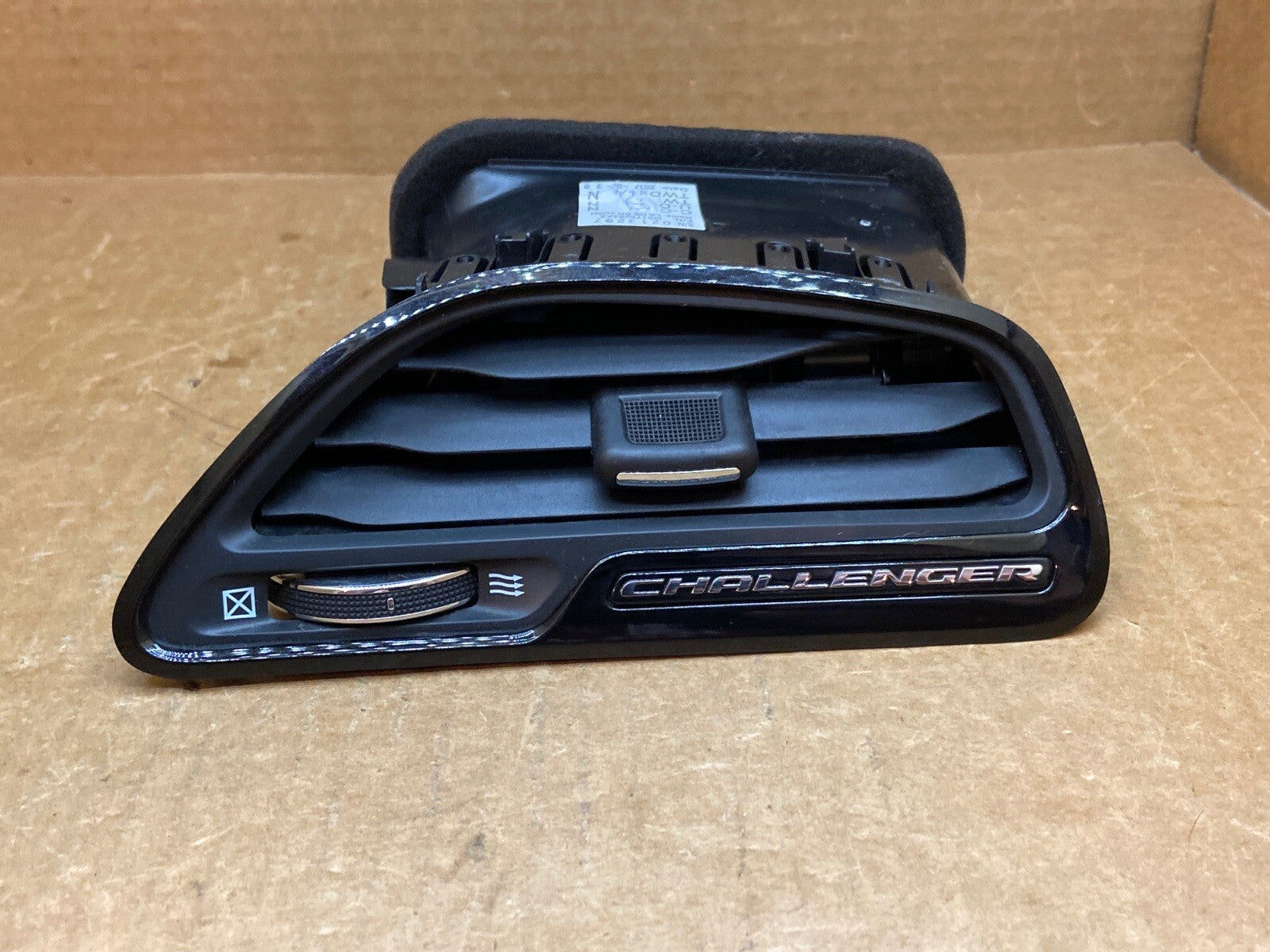 15 20 Dodge Challenger Front Right Side Dashboard A/C Heat Air Vent Outlet OEM2