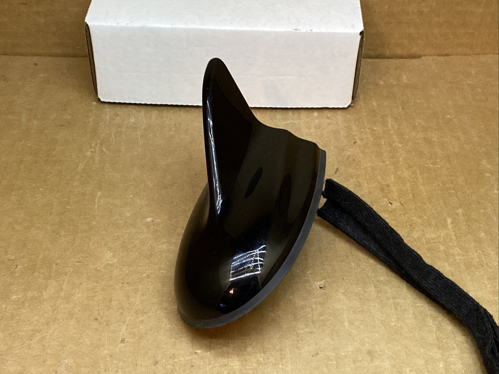 15 16 Challenger 15 17 Chrysler 200 Antenna Base Roof Mounted OEM P5NU67DX8AC4