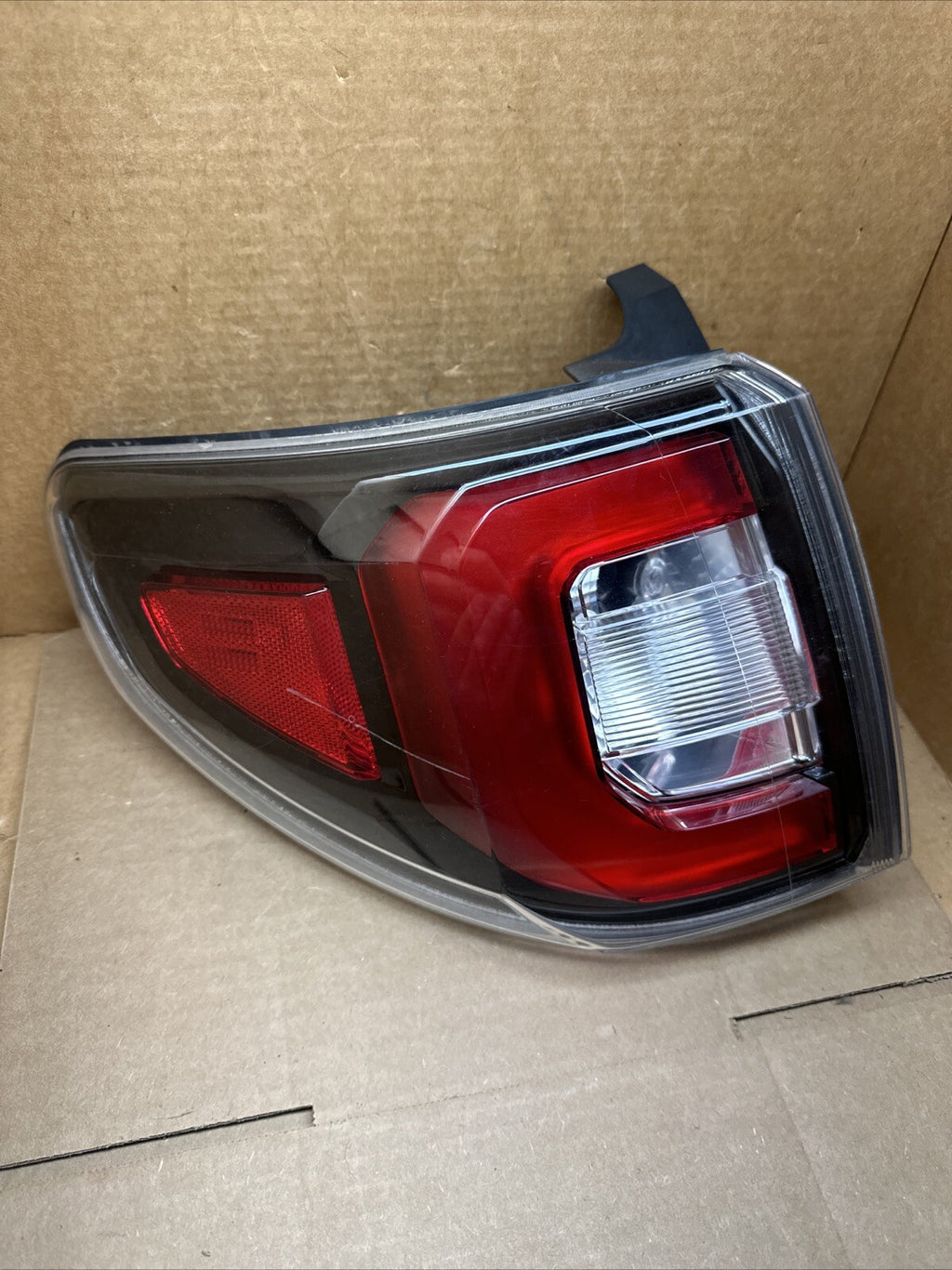 2013 2016 GMC Acadia Outer Quarter Tail Light Left Driver Side OEM 232360141