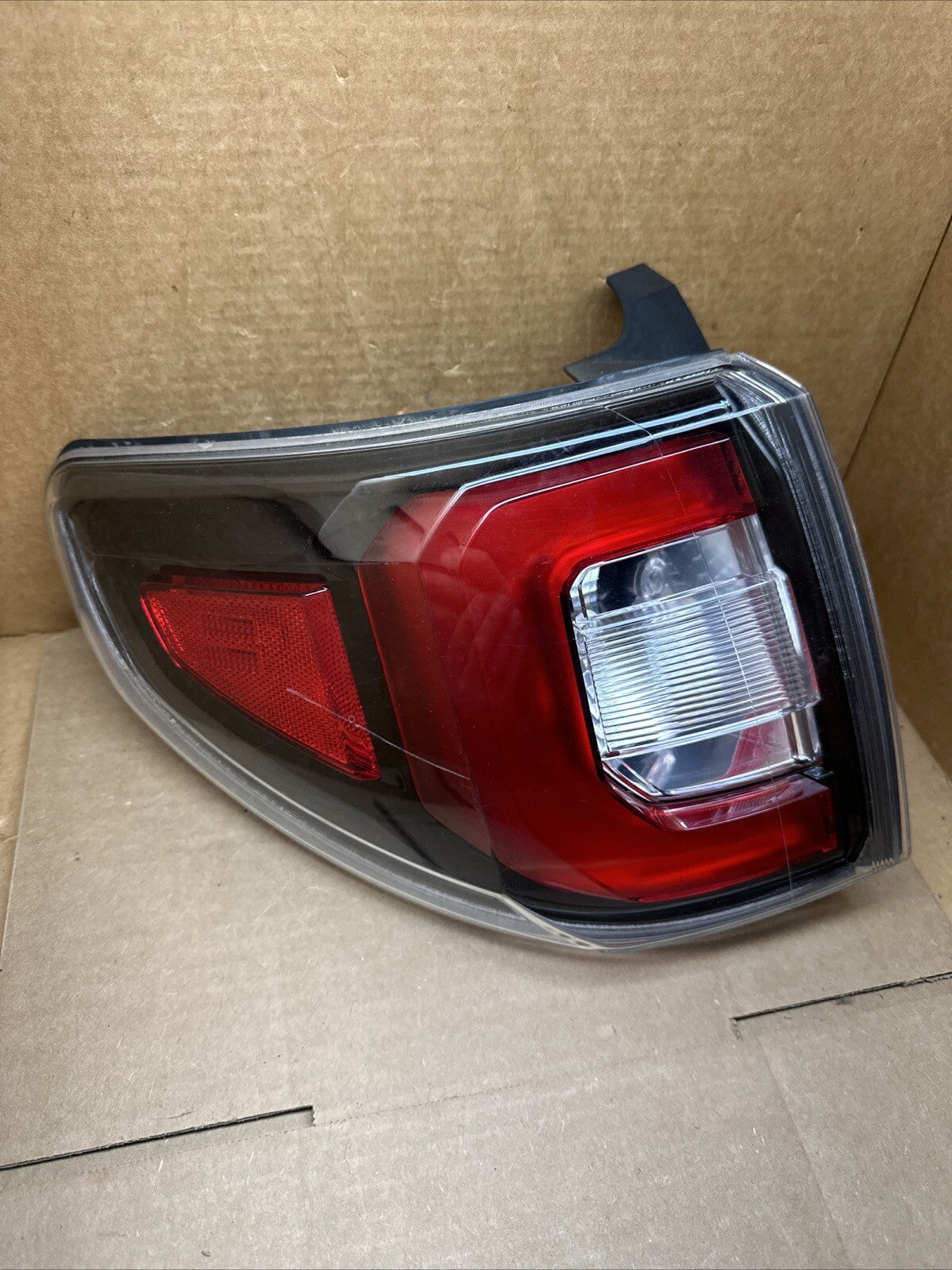 2013 2016 GMC Acadia Outer Quarter Tail Light Left Driver Side OEM 232360141
