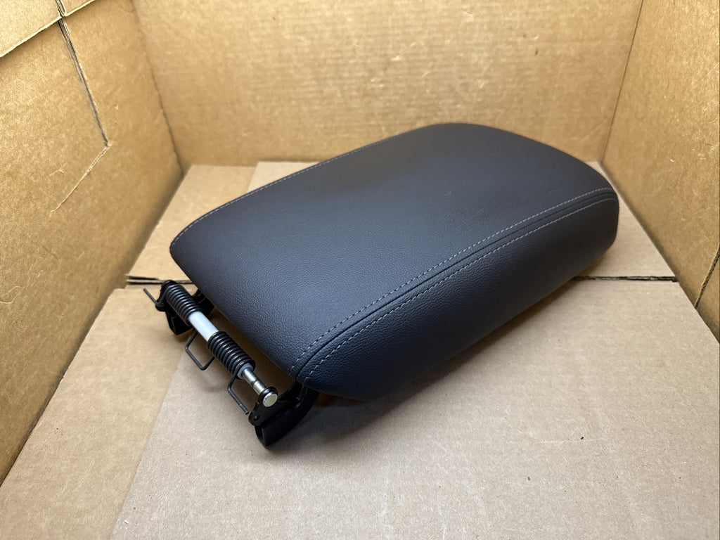 2016 2019 Kia Sorento Center Console Lid Arm Rest Armrest Leather OEM Black5