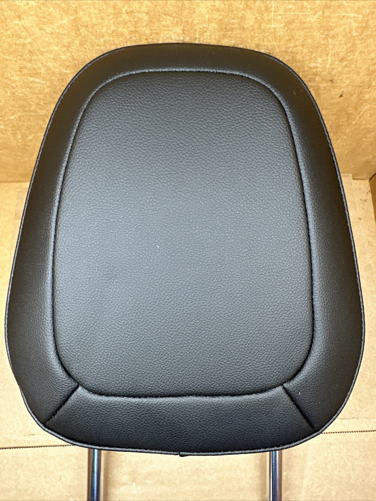 2015 2022 CHEVROLET COLORADO FRONT HEADREST LEFT RIGHT BLACK LEATHER OEM2