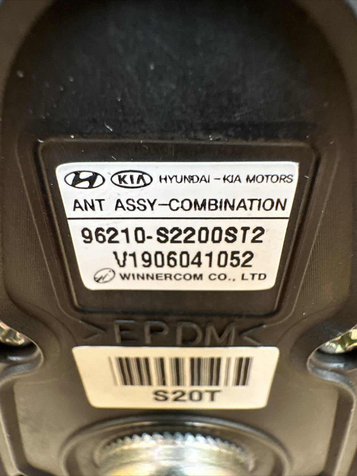 2019   2020 HYNDAI SANTA FE OVERHEAD ROOF SHARKFIN RADIO ANTENNA 96210 S2200ST26