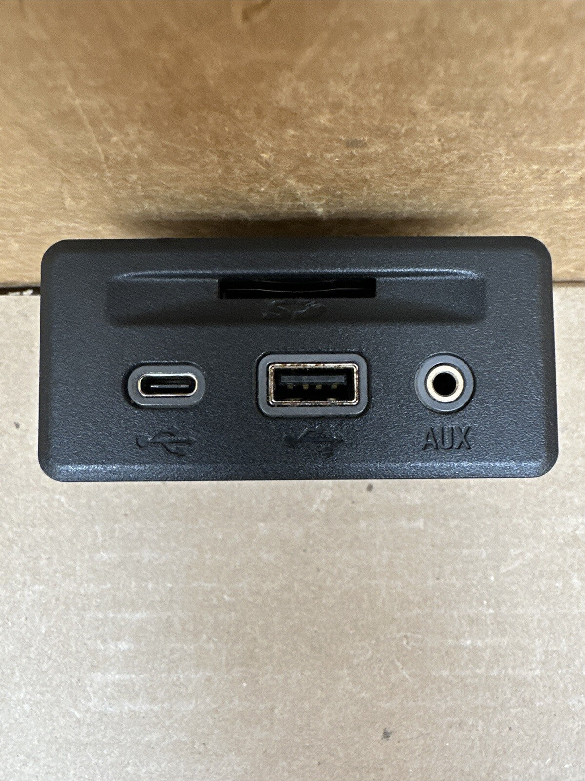 2018 2021 Chevy Equinox GMC TERRAIN REAR CENTER CONSOLE USB AUX PORT 842601496