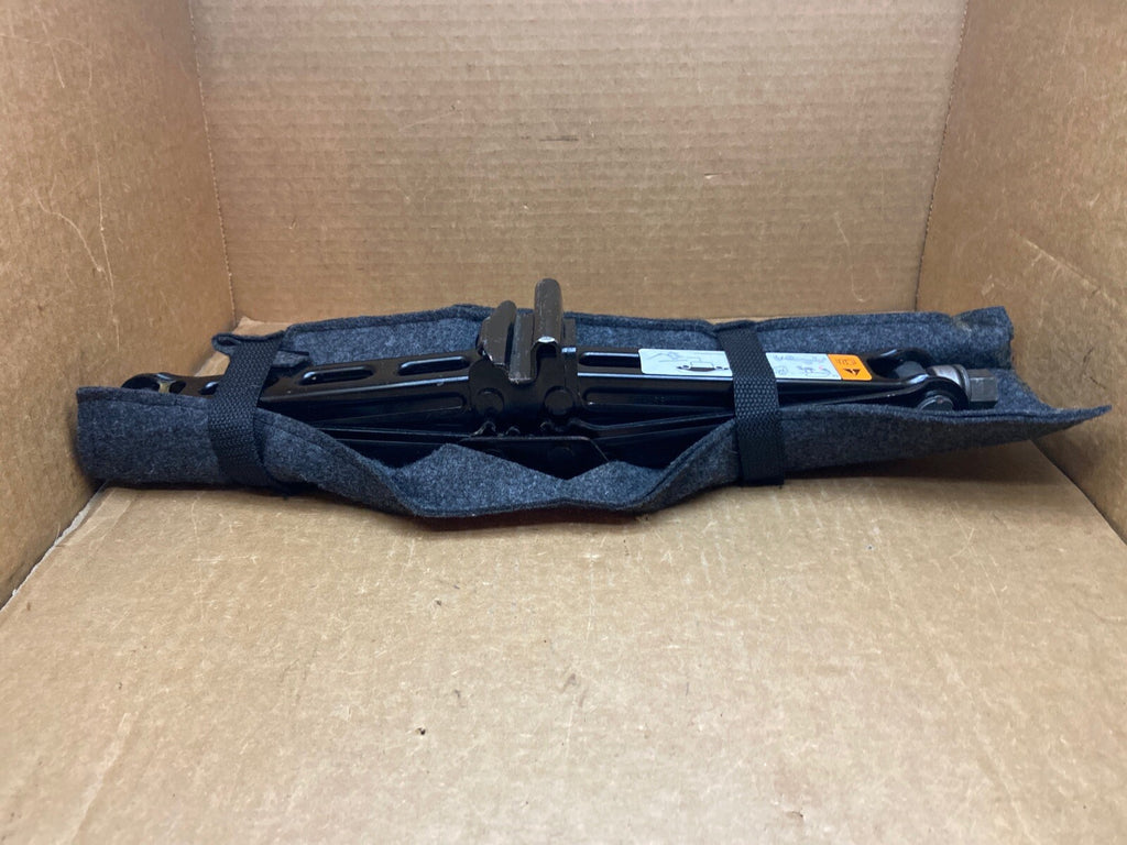 10 19 TAURUS 09 16 LINCOLN MKS SPARE TIRE SCISSOR JACK TOOLS SET KIT LUG WRENCH4