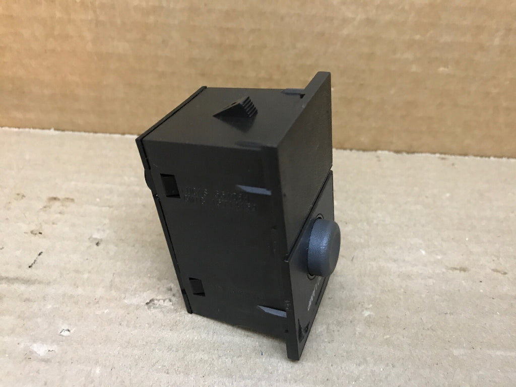 99 02 GMC Sierra Chevy Silverado Cargo Lamp Light Switch Button Control 157141593