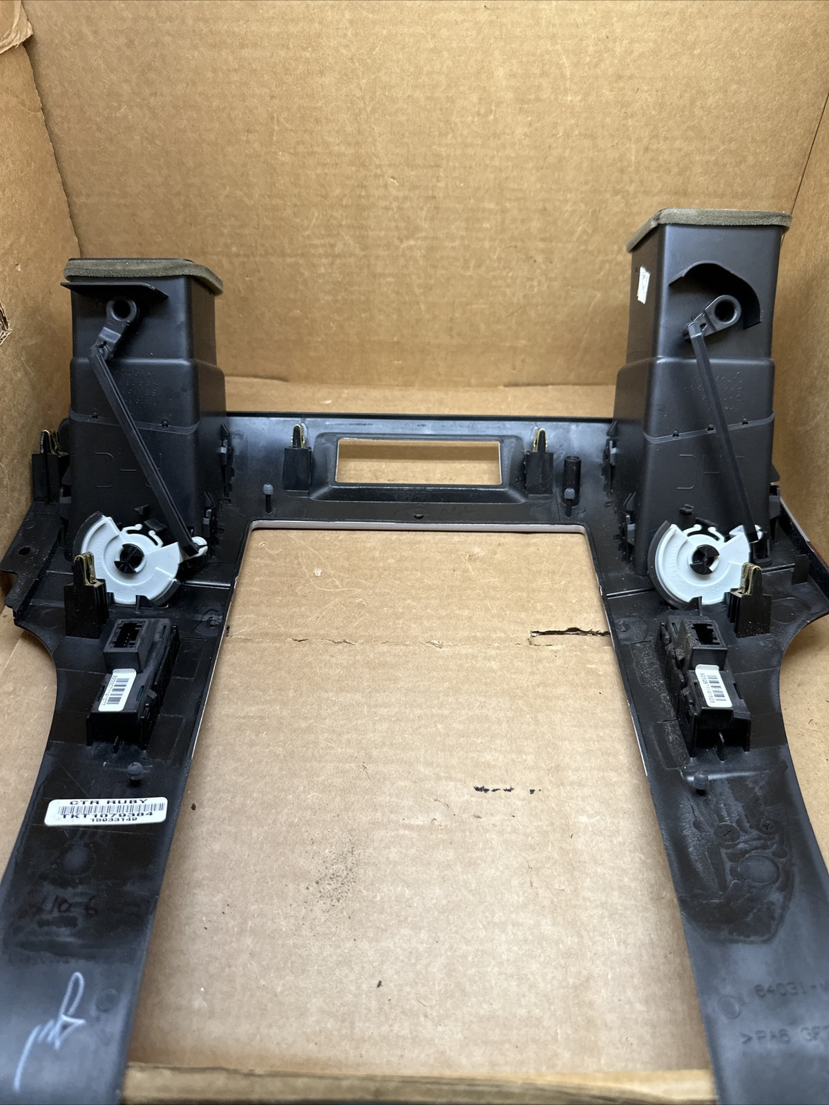 2007 2014 Escalade Radio Bezel Trim Surround Dash Vents Cover Panel OEM 159331494