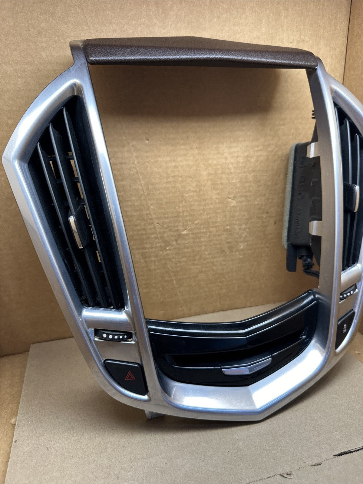 2013 2016 CADILLAC SRX RADIO DASH VENTS BEZEL TRIM 23168279 OEM2
