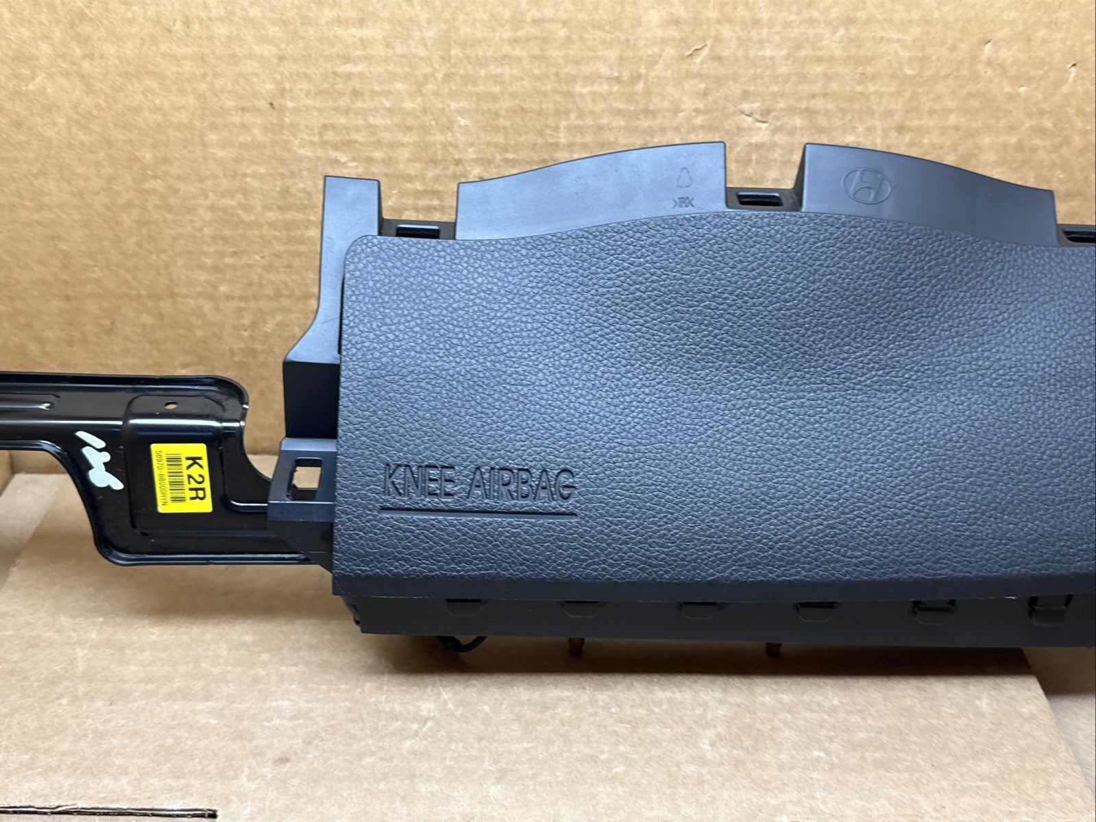 2013 2018 Santa Fe Left Side Driver Knee Lower Air Bag Airbag 56970 B8000RYN2