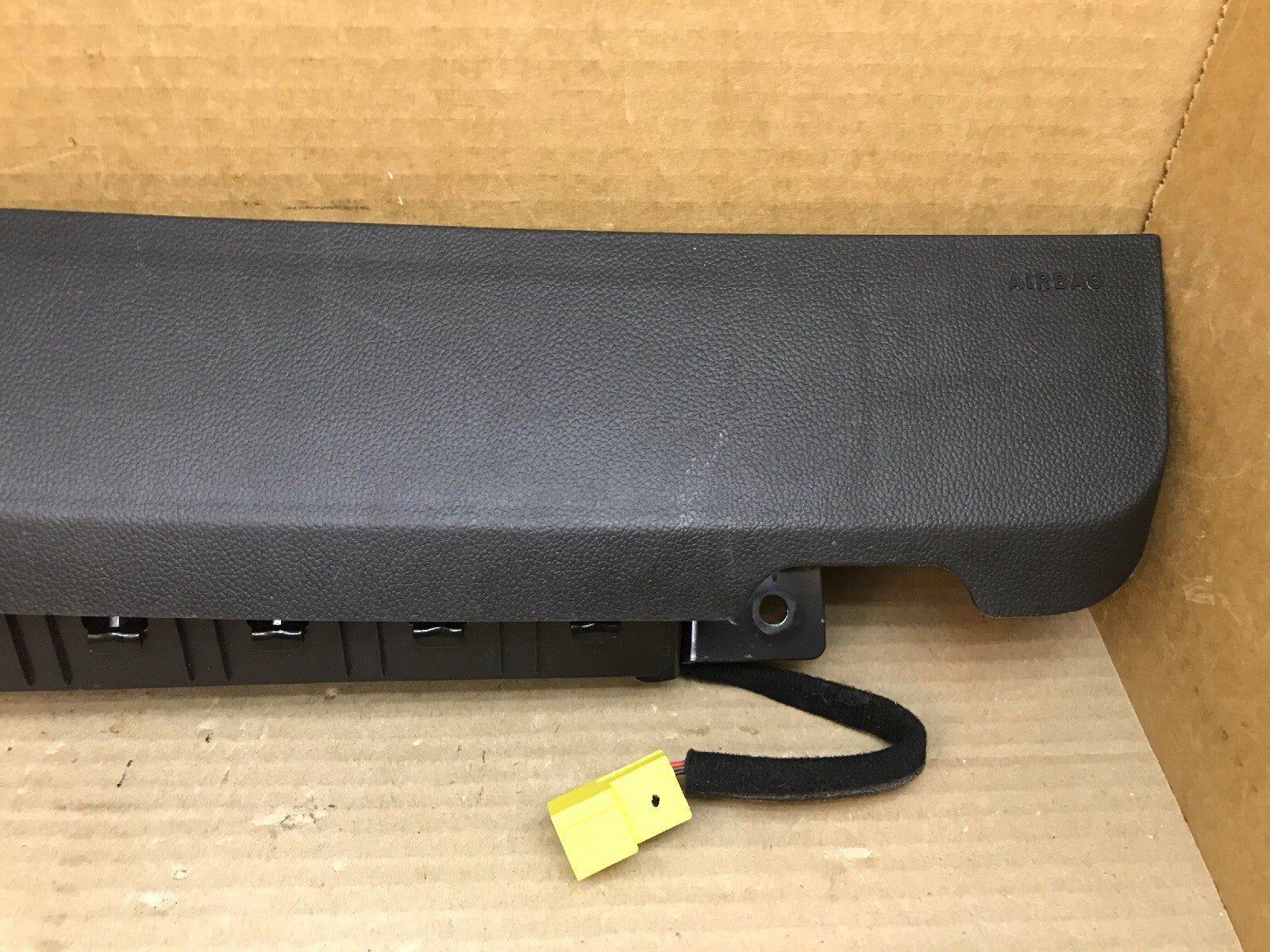 2011 2012 CHEVY CRUZE RIGHT SIDE PASSENGER KNEE LOWER AIRBAG AIR BAG 952187123