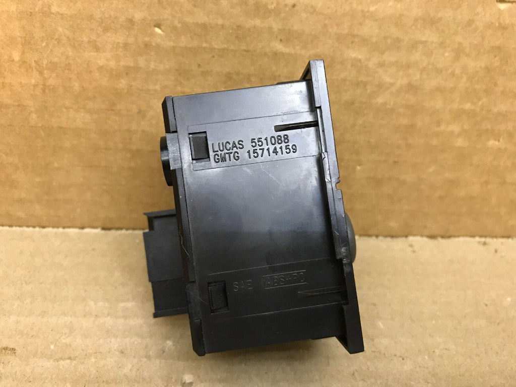 99 02 GMC Sierra Chevy Silverado Cargo Lamp Light Switch Button Control 157141595