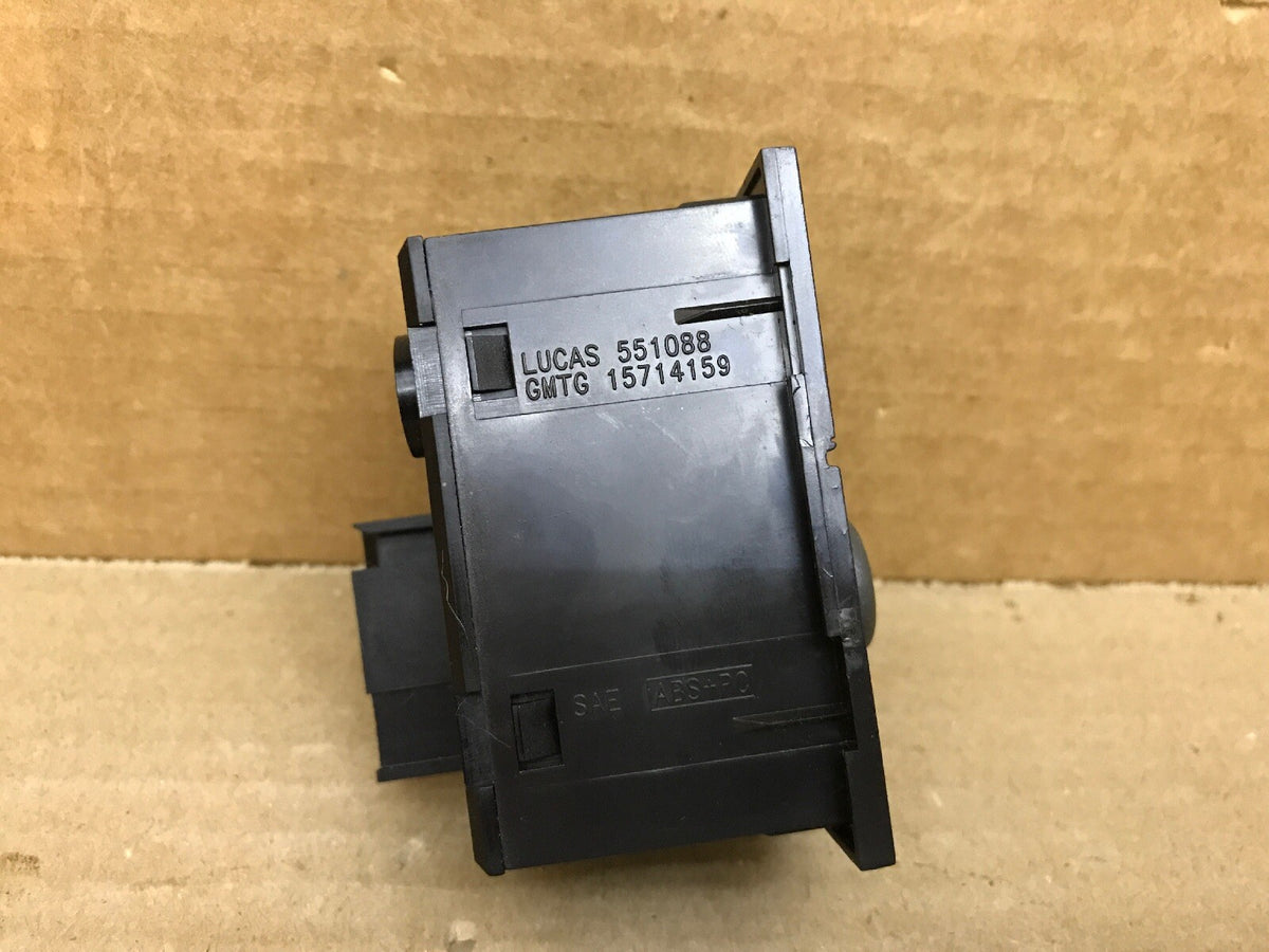 99 02 GMC Sierra Chevy Silverado Cargo Lamp Light Switch Button Control 157141595