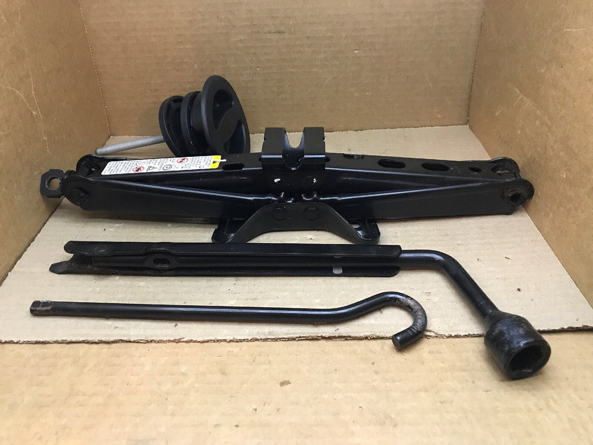 2010 2017 EQUINOX TERRAIN EMERGENCY SCISSOR JACK SPARE TIRE WHEEL TOOLS KIT SET1