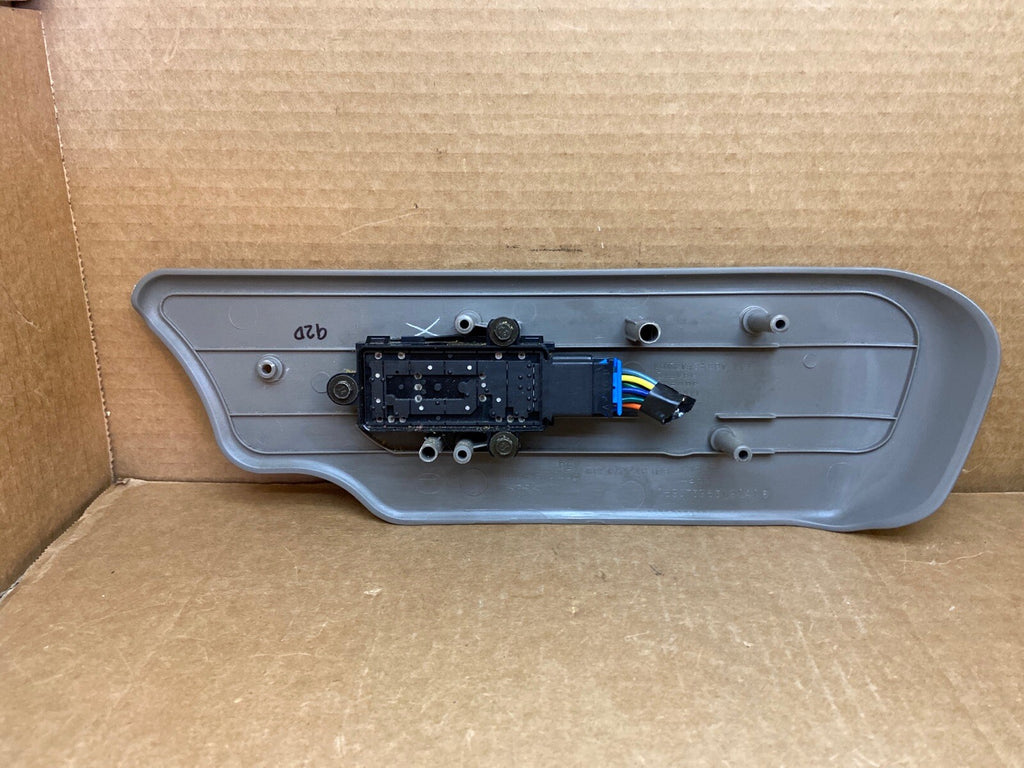 03 06 Silverado Tahoe Driver Left Seat Power Switch Assembly Bezel 889416703