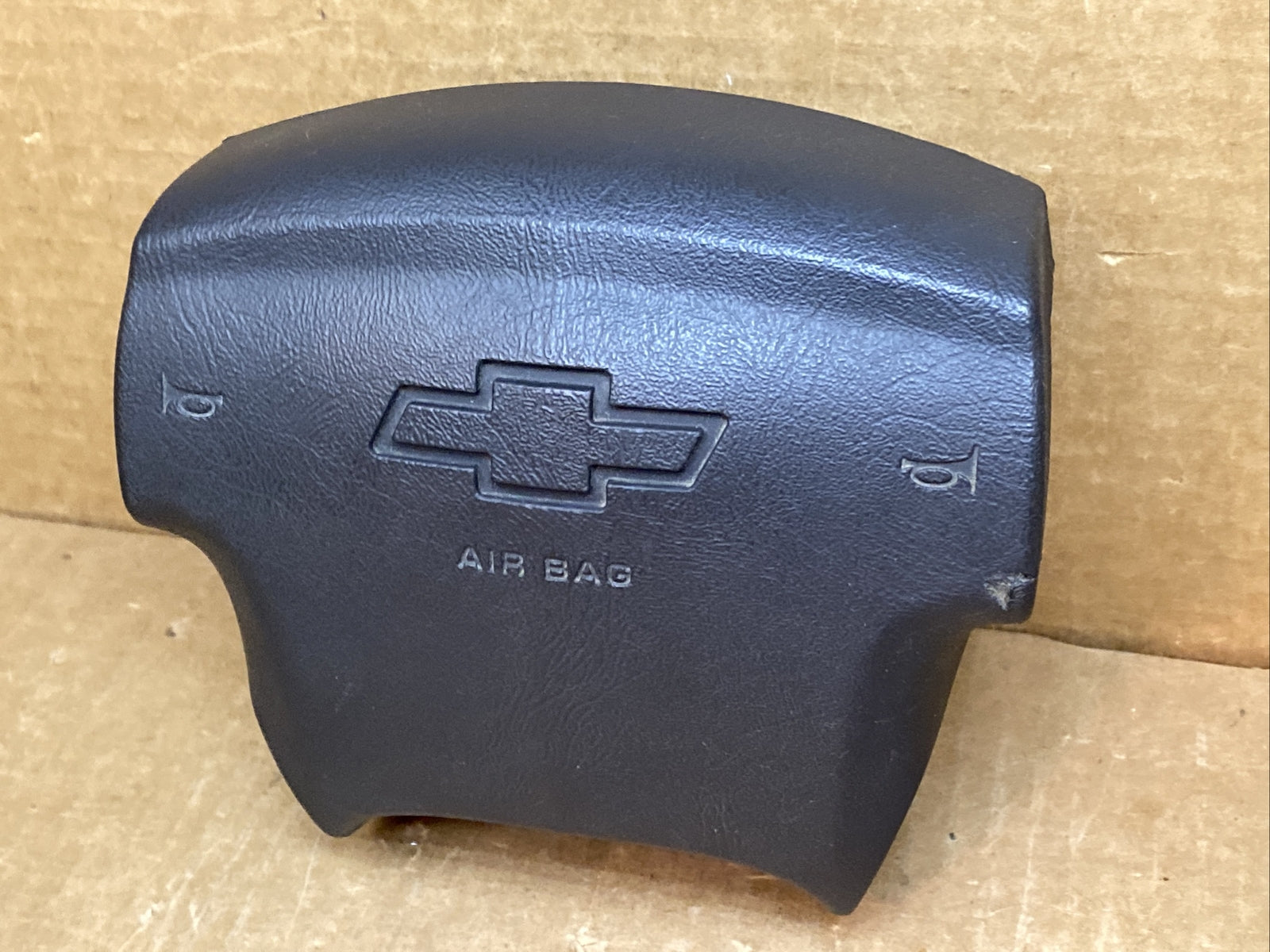 03 06 SILVERADO EXPRESS FRONT LEFT DRIVER STEERING WHEEL AIRBAG AIR BAG ONE PLUG4