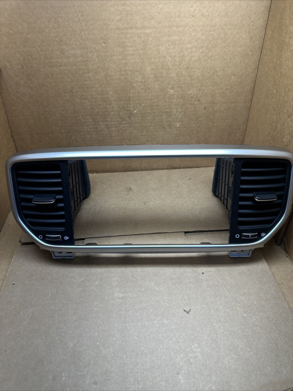 2017 2022 Kia Sportage Center Dash Radio Bezel Vents Surround Trim Silver0