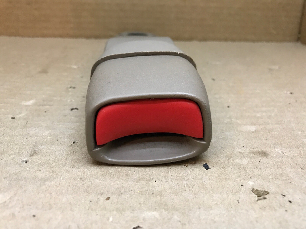 99 02 GM Silverado Tahoe Suburban Sierra Front Seat Belt Seatbelt Buckle 521 52D1