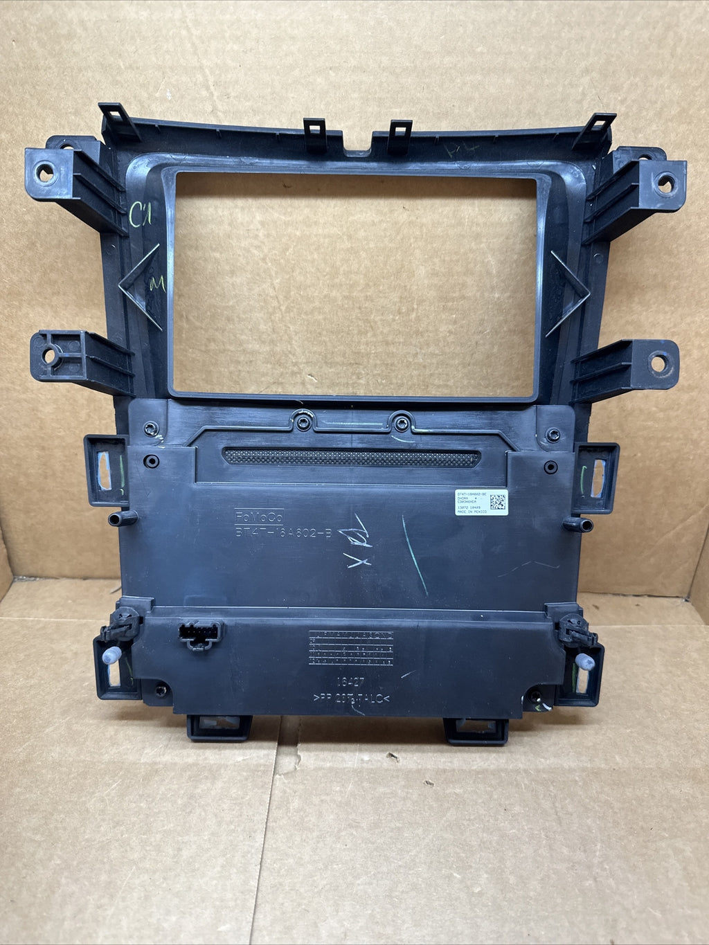 2011 2014 Ford Edge Radio Face Climate Control Panel Bezel DT4T 18A802 BE3