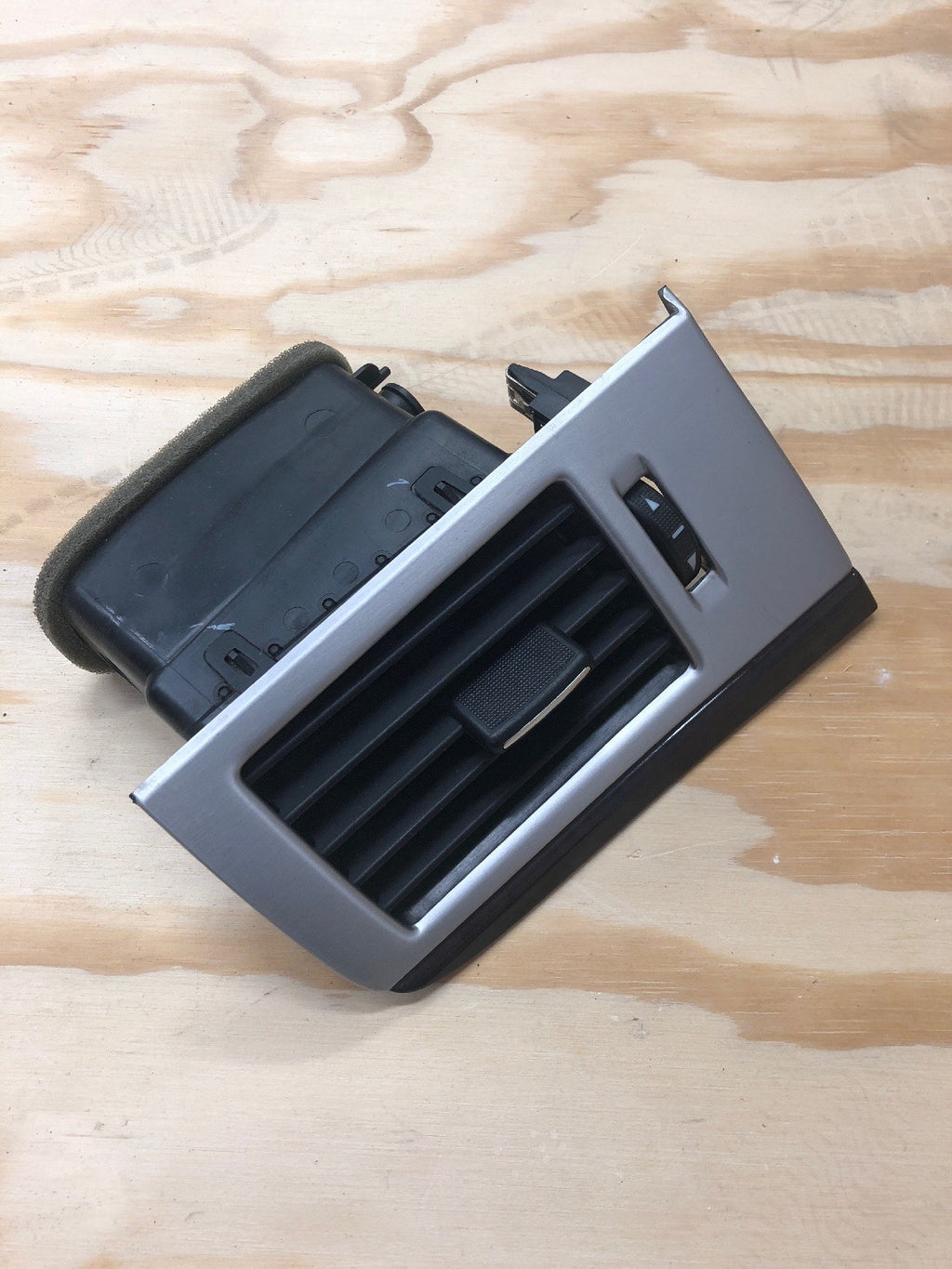 2007 2013 CADILLAC ESCALADE DASH DRIVER SIDE AIR VENT 15863361 G30