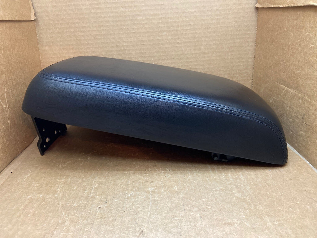 11 17 CHRYSLER 300 CENTER CONSOLE LID COVER TOP ARMREST ARM REST OEM BLACK2