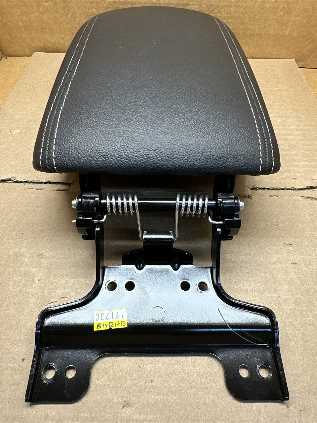 2017 2022 Kia Sportage Center Console Lid Cover Top Arm Rest Armrest Black4
