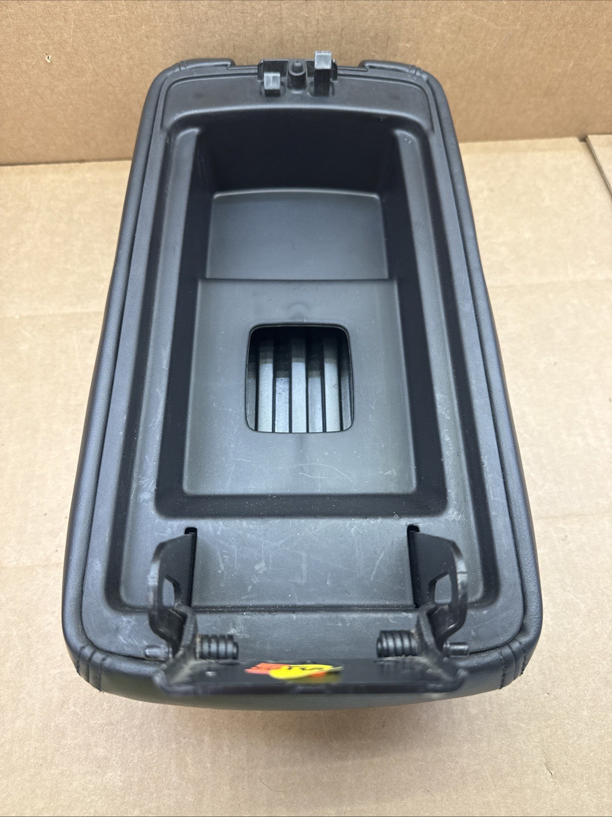 14-21 Grand Cherokee Durango Center Console Lid Cover Top Arm Rest Armrest Black7