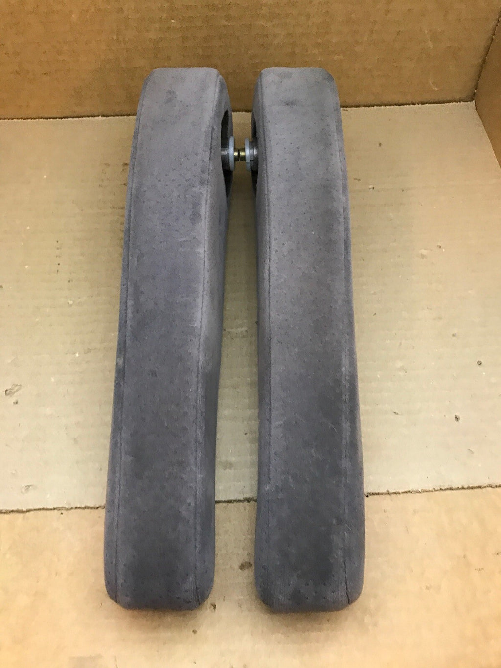 2005 2010 Honda Odyssey Front Driver Passenger Seat Armrest Set Pair Gray OEM BB9