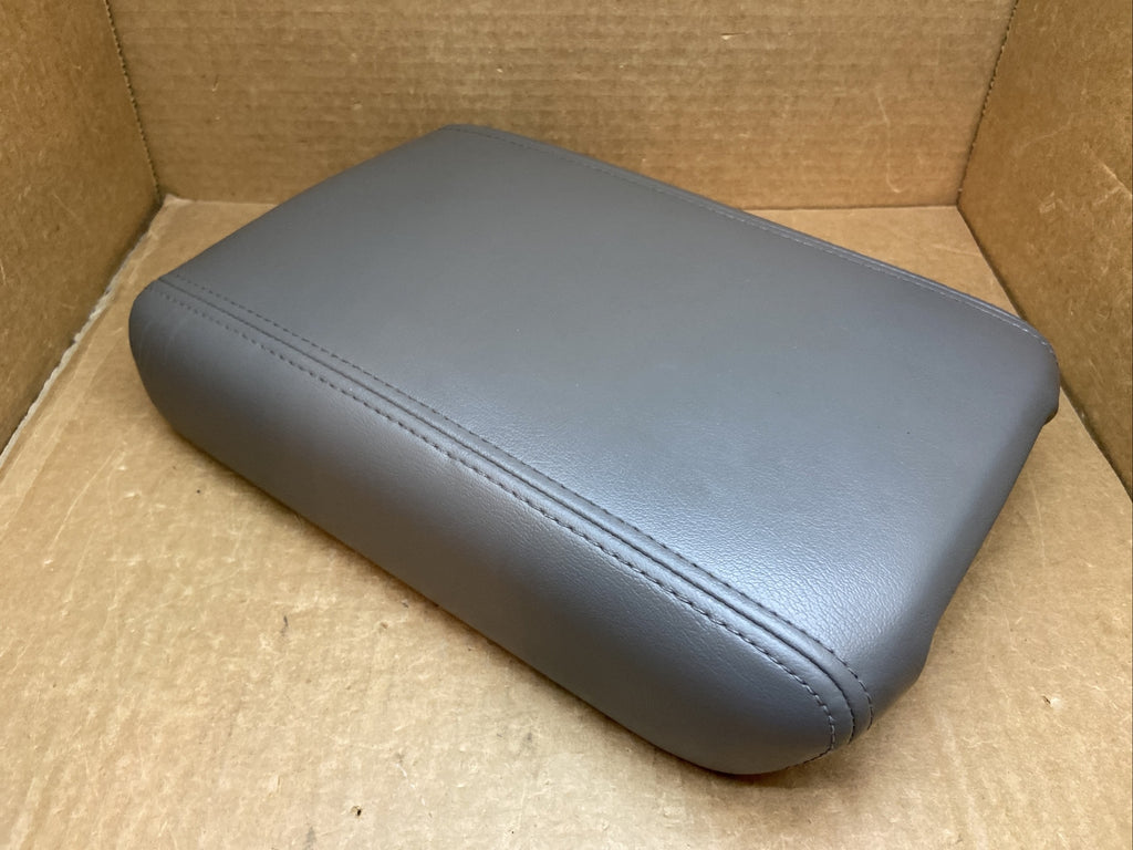07 17 Traverse Acadia Enclave Outlook Center Console Lid Arm Rest Dark Gray 2