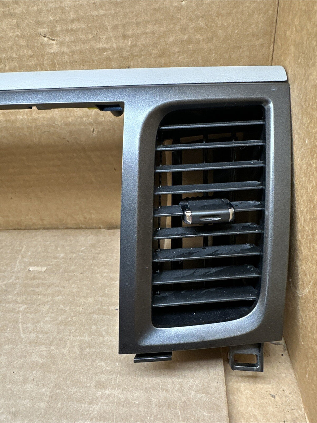 2011 2014 Toyota Sienna CENTER DASH RADIO BEZEL VENT 55405 08010 OEM2
