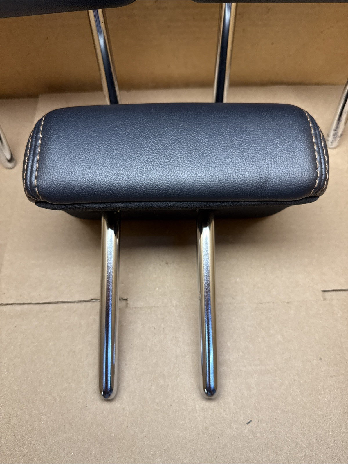 2014 2019 Toyota Highlander Headrest Head Rest 2nd Row Rear Set Black Leather3