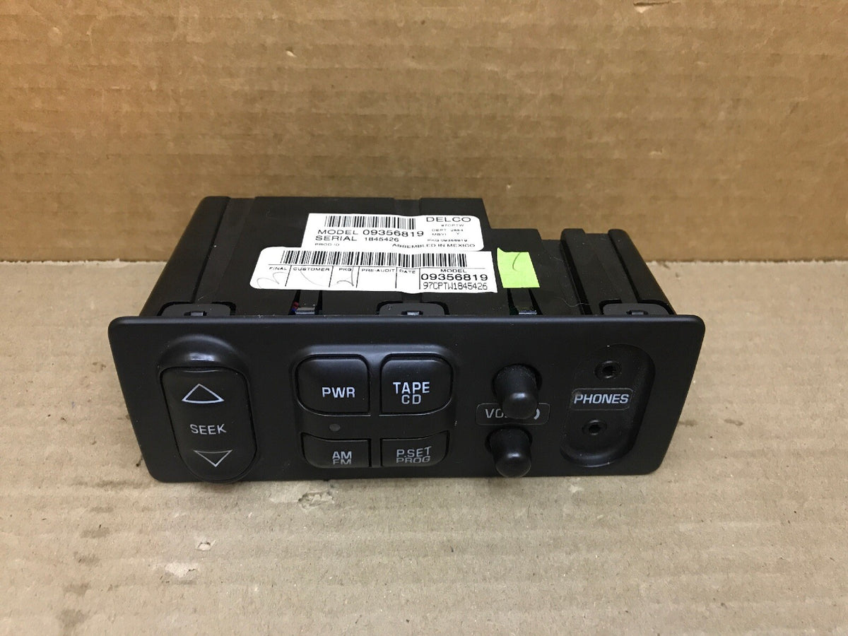 01 04 TAHOE YUKON SUBURBAN ESCALADE CENTER CONSOLE REAR RADIO CONTROL 093568191