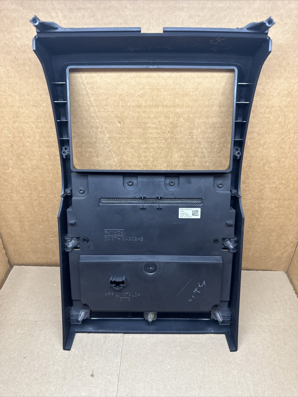 2014 2019 Ford Flex Radio Audio Climate Control Panel EA8T 18A802 BA7