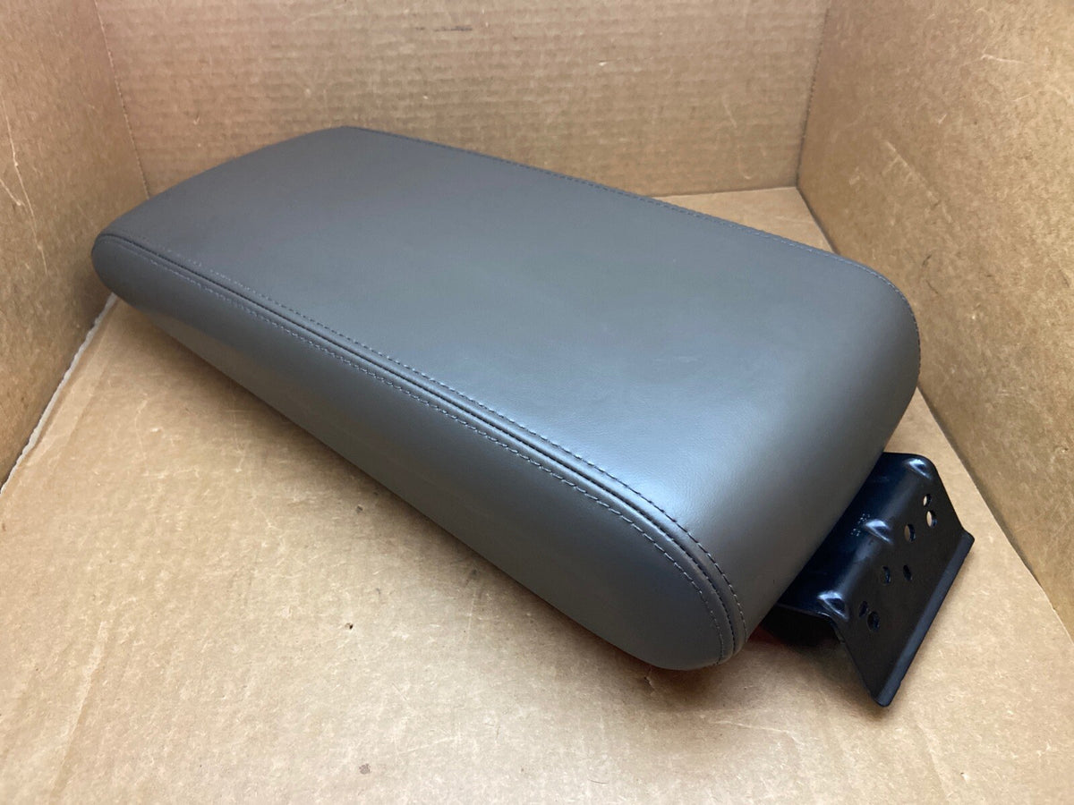 08 10 CHARGER CHRYSLER 300 CENTER CONSOLE LID COVER TOP ARMREST ARM REST KHAKI 3