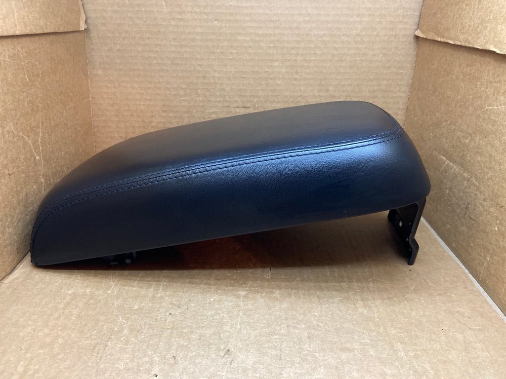 11 17 CHRYSLER 300 CENTER CONSOLE LID COVER TOP ARMREST ARM REST OEM BLACK5