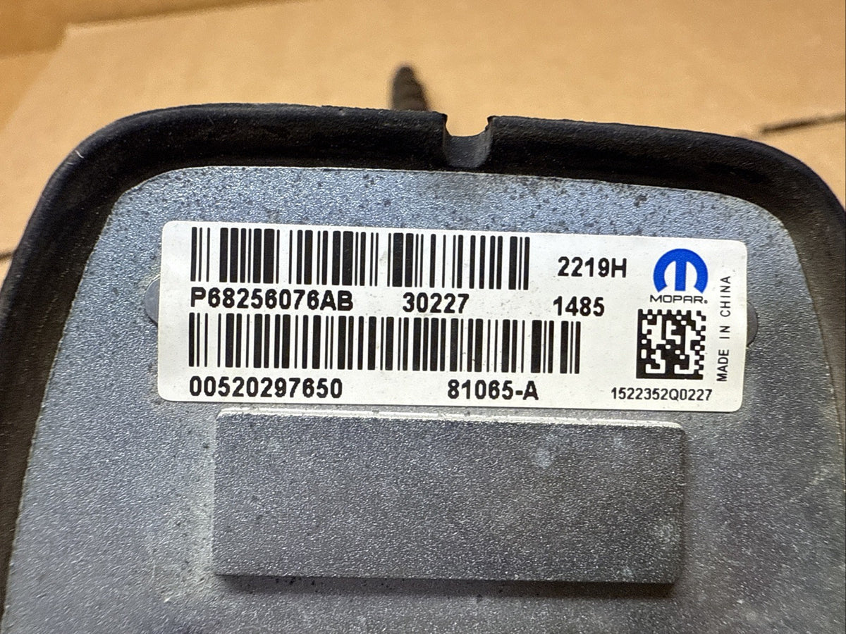 2015 2017 Jeep Renegade Rear Roof Mounted Antenna OEM 68256076AB6