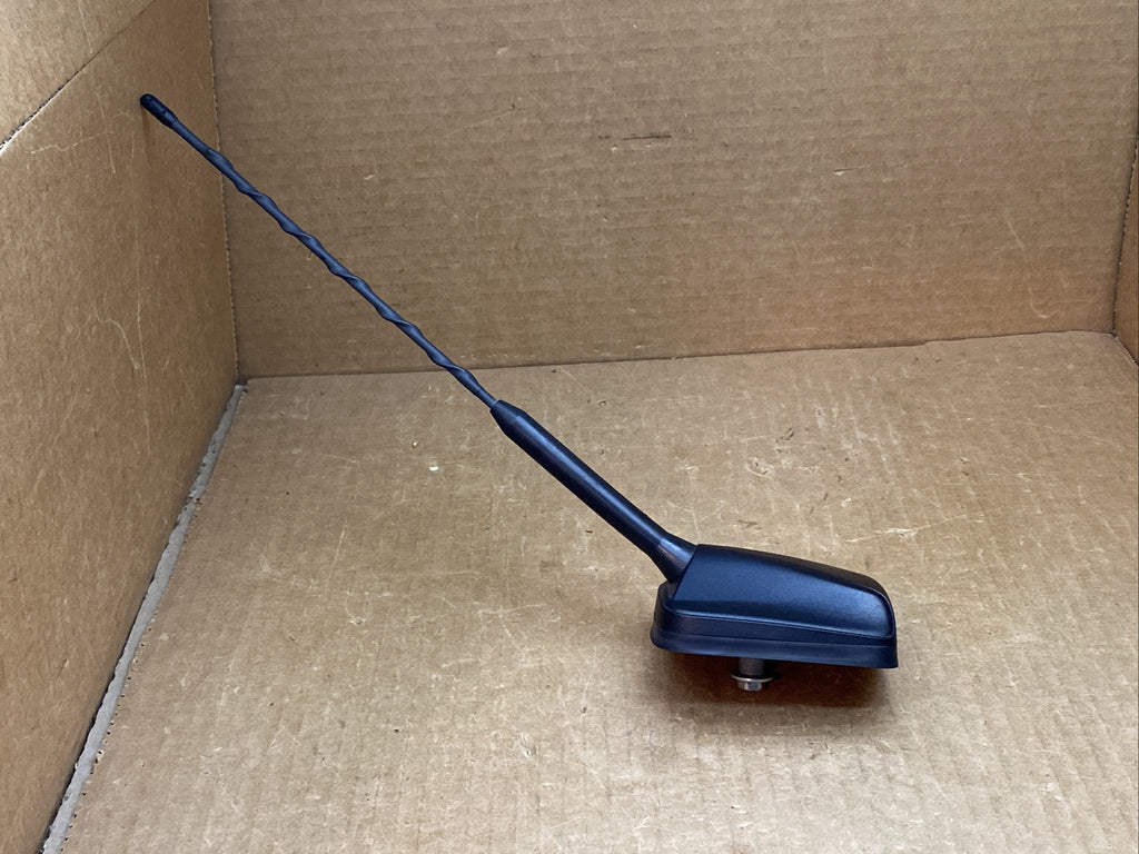 2011 2014 Ford Edge OEM Roof Mounted Radio Antenna DT4T 19G461 BA4