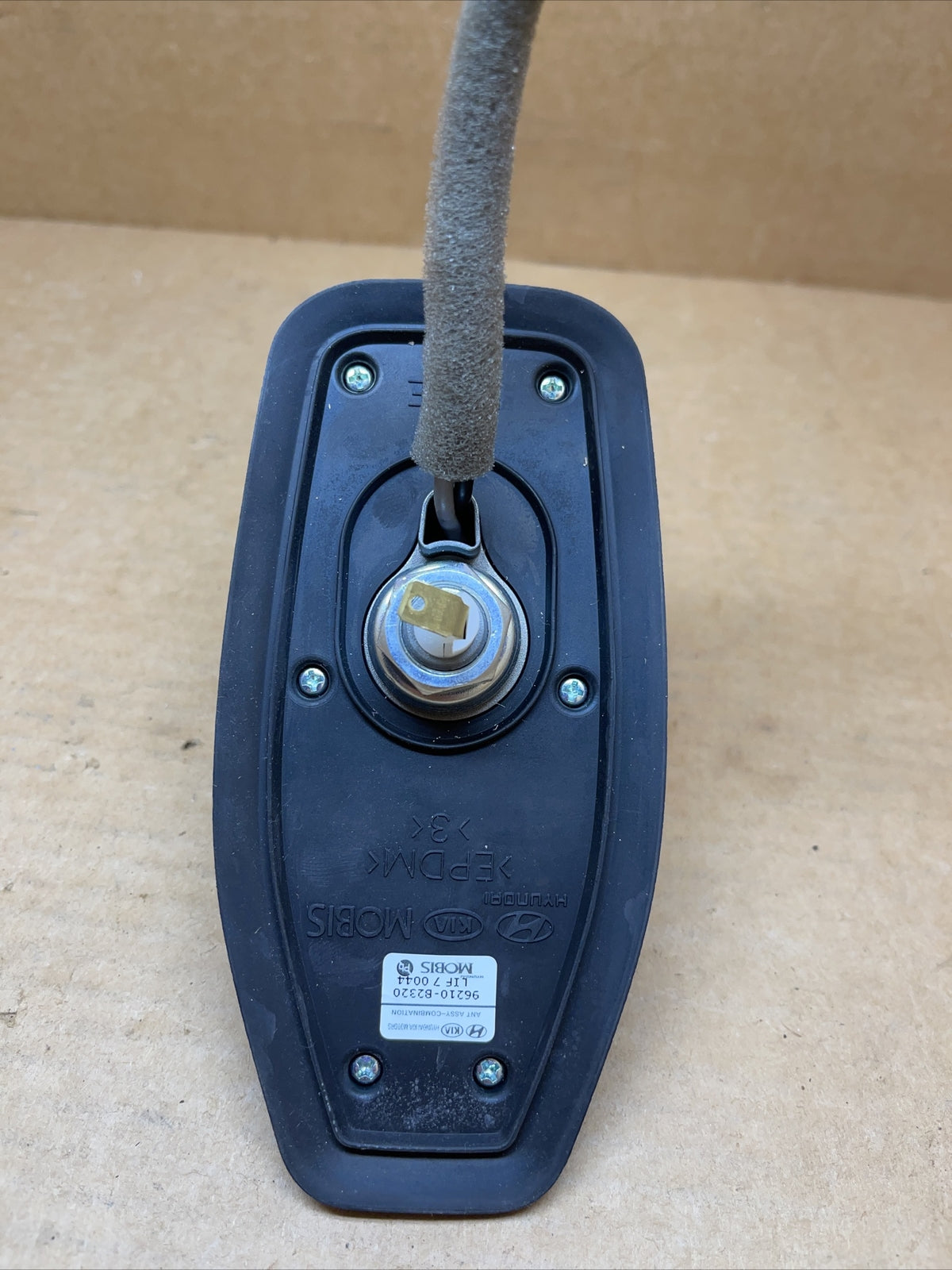 2017 2019 KIA SOUL EV Roof Mounted Radio Antenna Base OEM FACTORY 96210 B23202