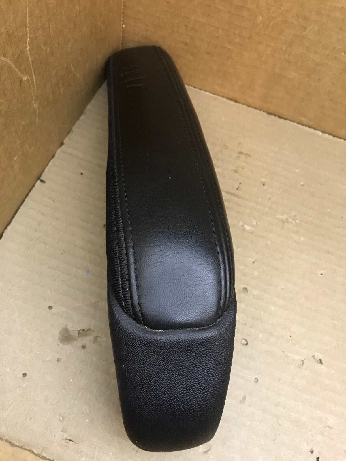 2011 2016 GRAND CARAVAN TOWN & COUNTRY ARMREST FRONT LEFT DRIVER BLACK ARM REST3