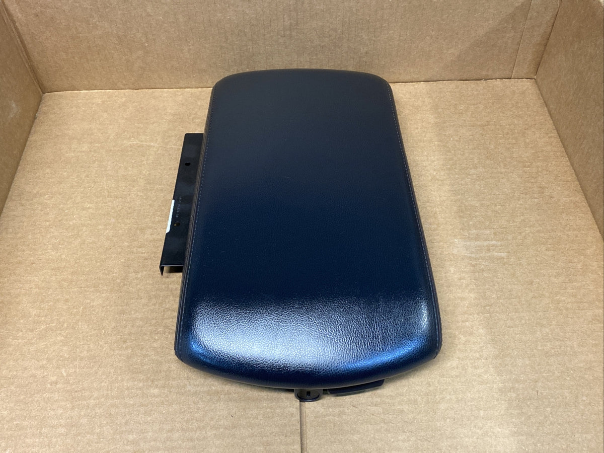 2012 2015 Nissan Armada Center Console Lid Cover Top Arm Rest Armrest Black1
