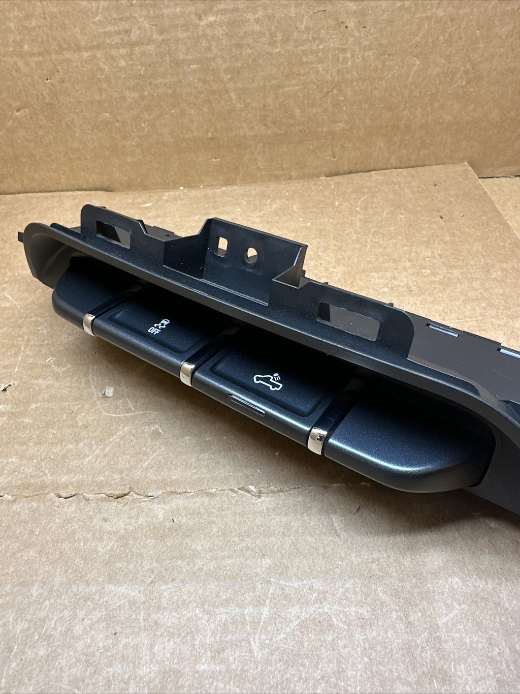 2017 2020 SILVERADO SIERRA 1500 TRACTION CONTROL BED LIGHT SWITCH 23145169 OEM1