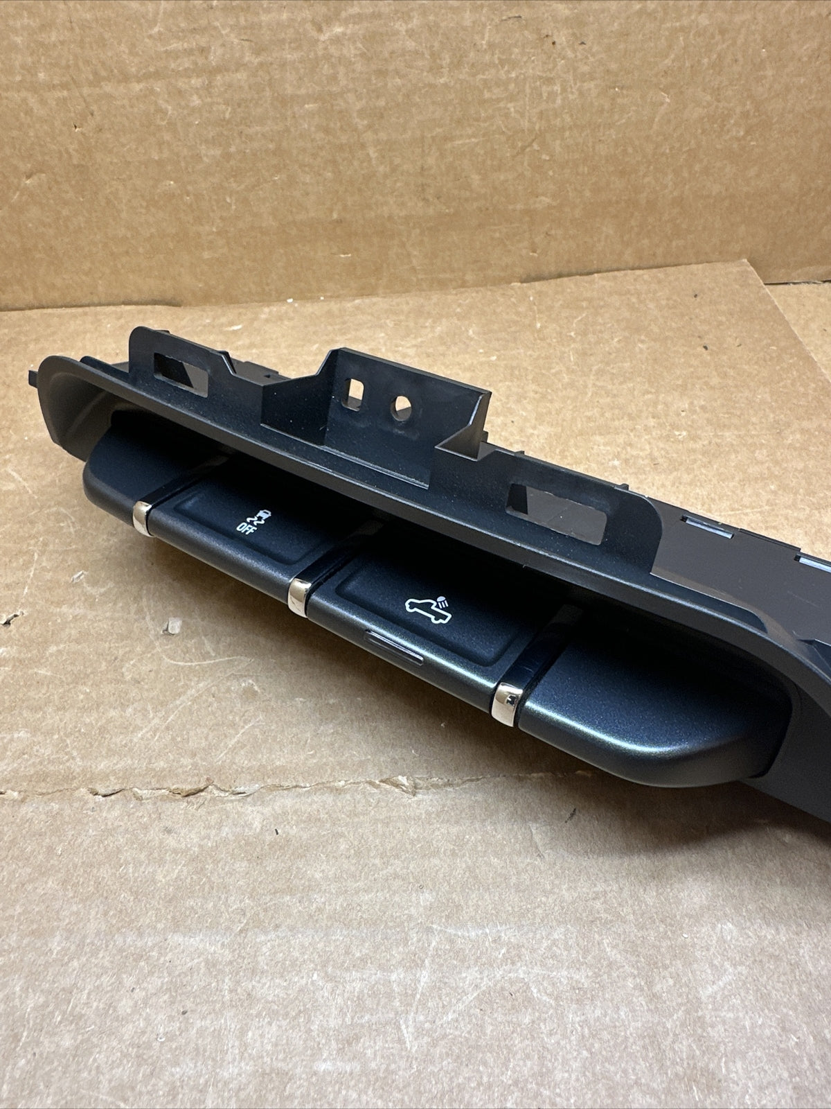 2017 2020 SILVERADO SIERRA 1500 TRACTION CONTROL BED LIGHT SWITCH 23145169 OEM1