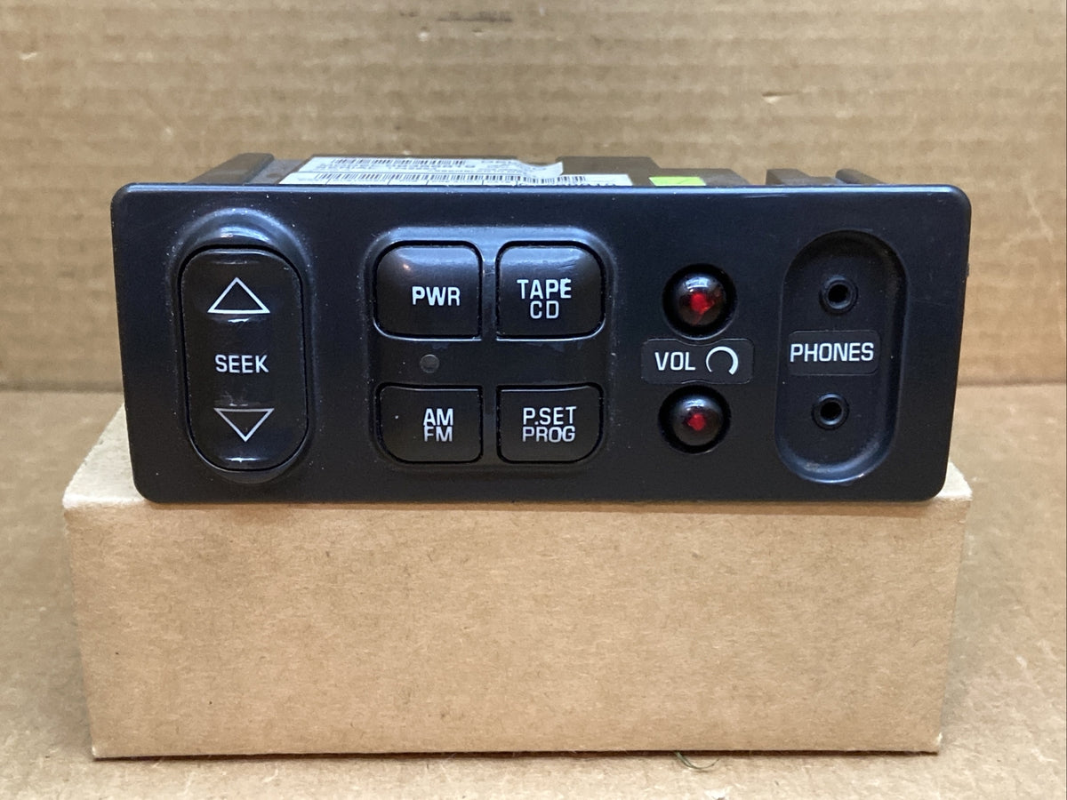 01 04 TAHOE YUKON SUBURBAN ESCALADE CENTER CONSOLE REAR RADIO CONTROL 093568190