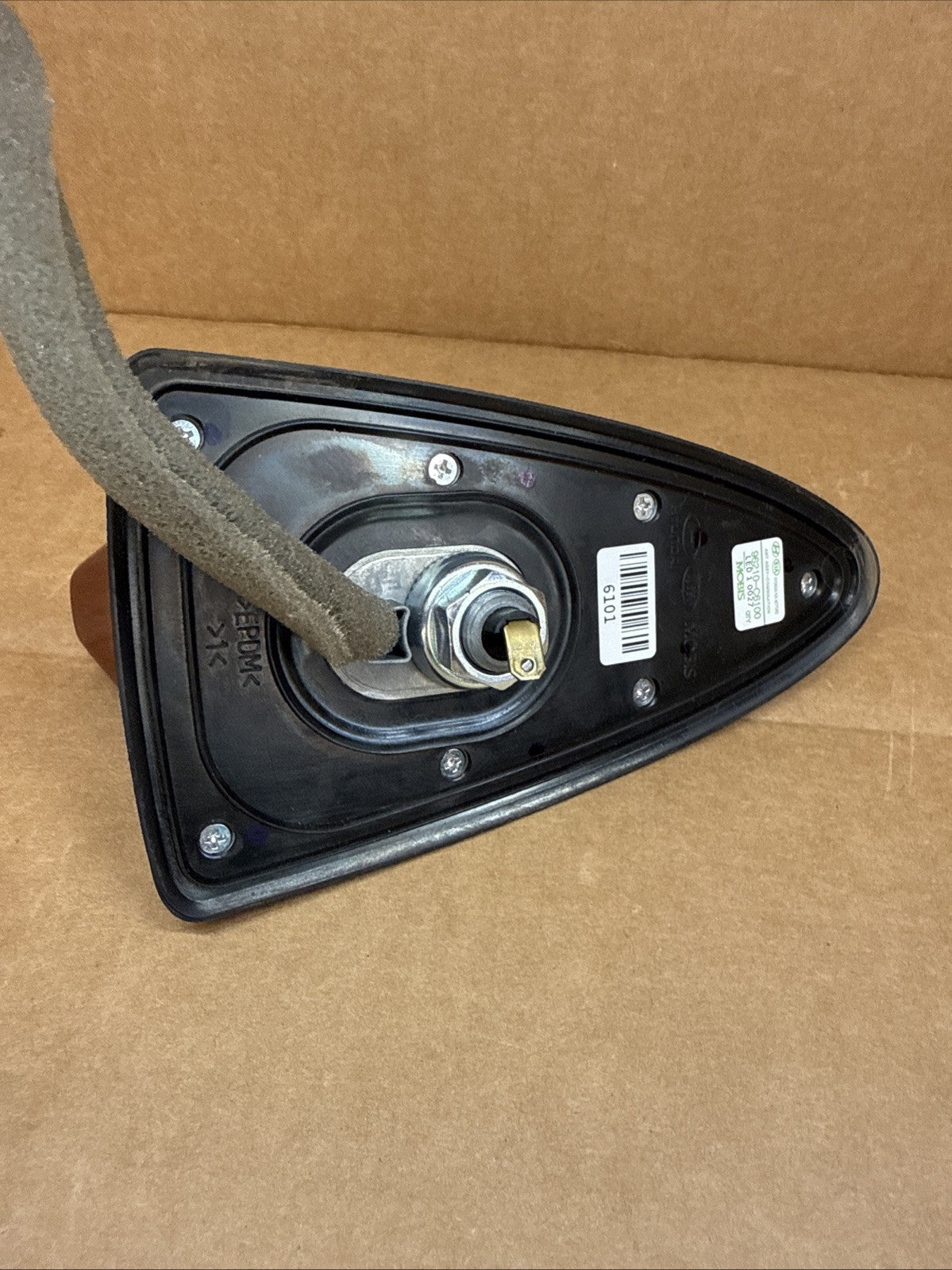 2016 2018 Kia Sorento Roof Radio Shark Fin Antenna Red OEM 96210 C61007