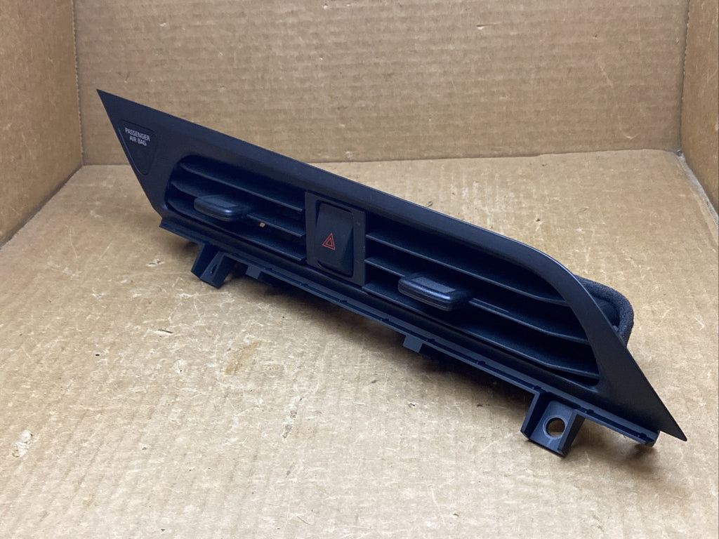 2018 2020 Nissan Kicks Front Center Dash Air Vent Hazard Switch5