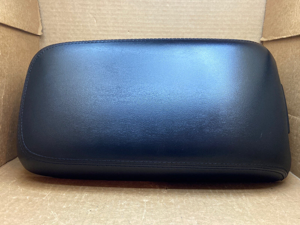 11 17 CHRYSLER 300 CENTER CONSOLE LID COVER TOP ARMREST ARM REST OEM BLACK10