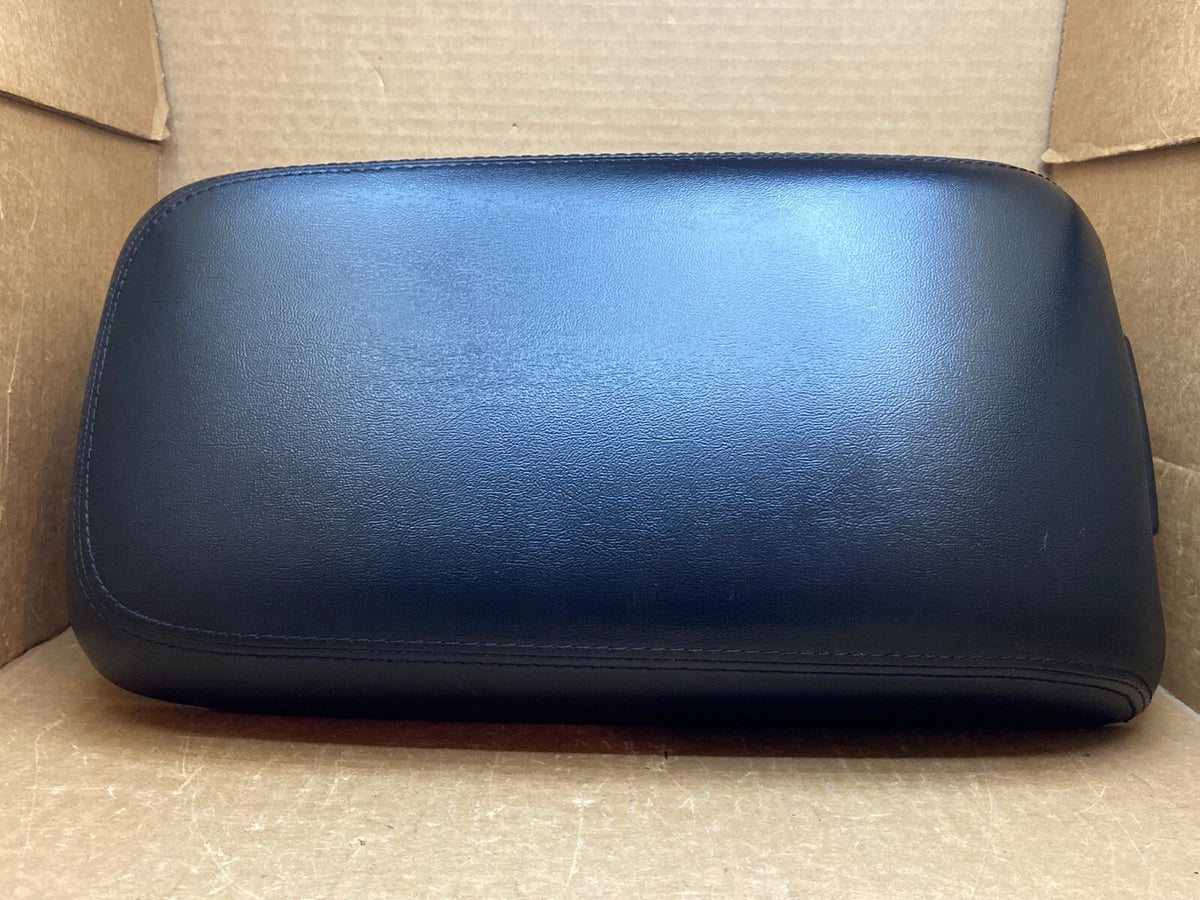 11 17 CHRYSLER 300 CENTER CONSOLE LID COVER TOP ARMREST ARM REST OEM BLACK10
