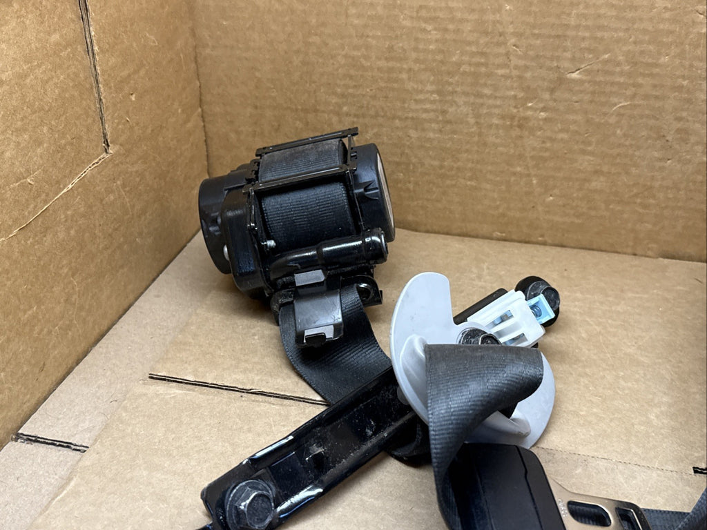 2015 2017 Hyundai Sonata Front Left Driver Side Seat Belt Seatbelt Retractor1